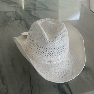 Princess Polly tee hah hat white